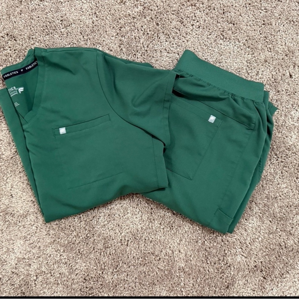 Fabletics Scrub Set